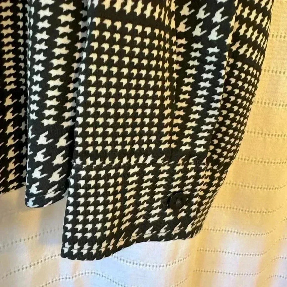 Black and White Women’s Appleseed’s Button Up - Picture 3 of 6